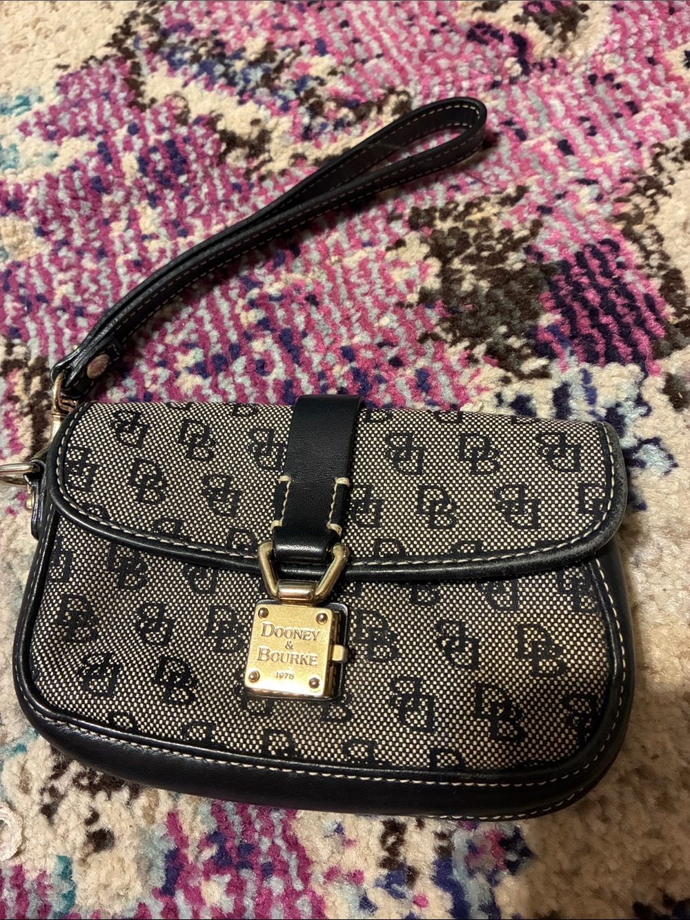 Dooney & Bourke wristlet